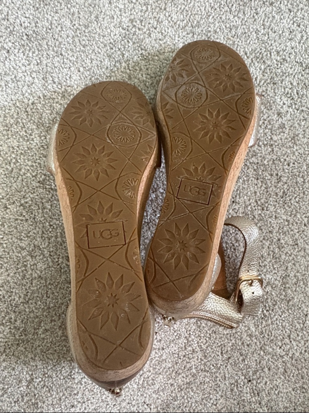 Ugg brand gold metallic cork wedge sandals 💛 - Picture 3 of 5